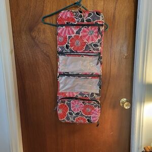 VERA BRADLEY HANGING ORGANIZER. Cheery Blossom.